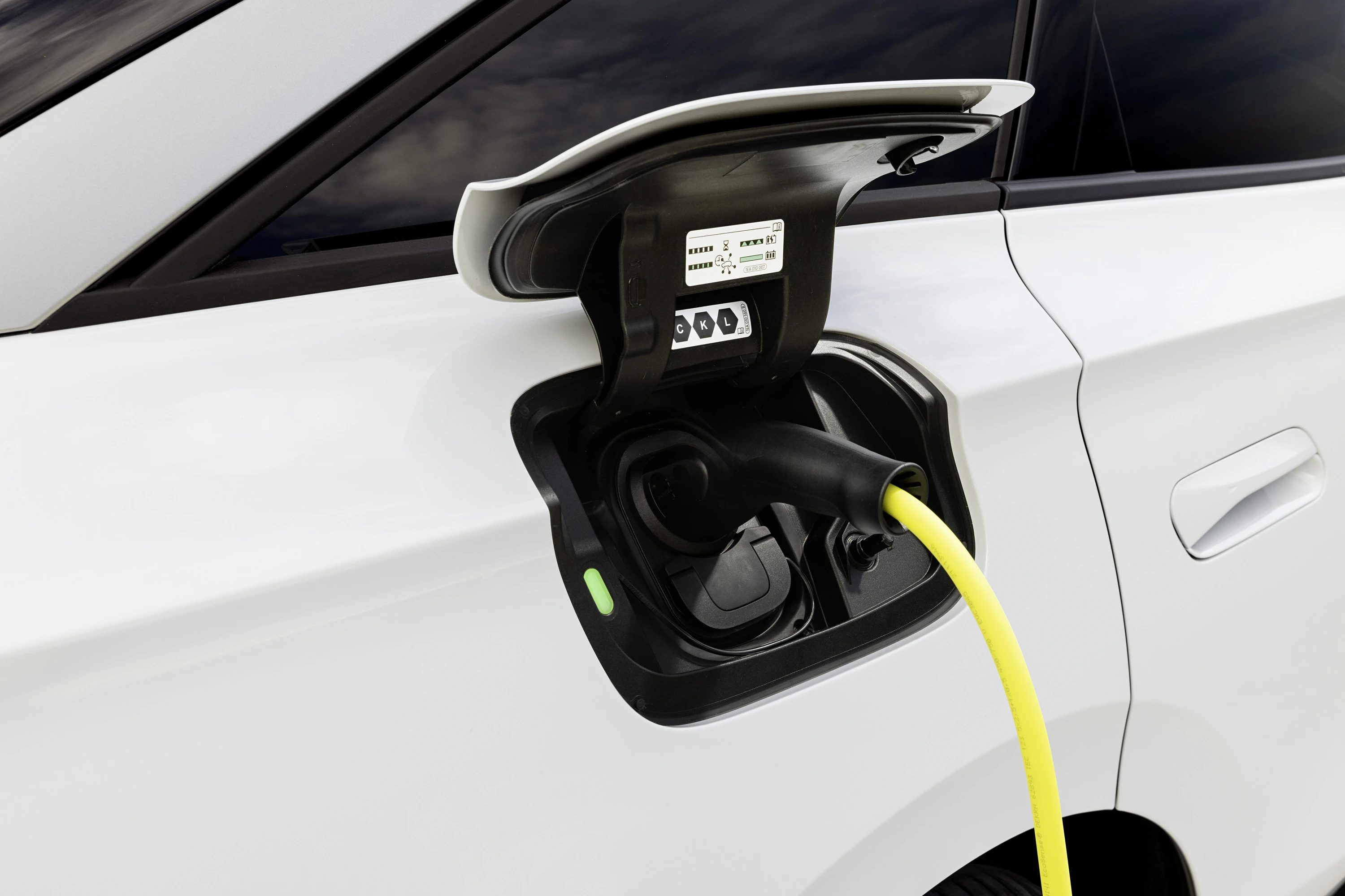 Volkswagen ID.7 Pure charging view