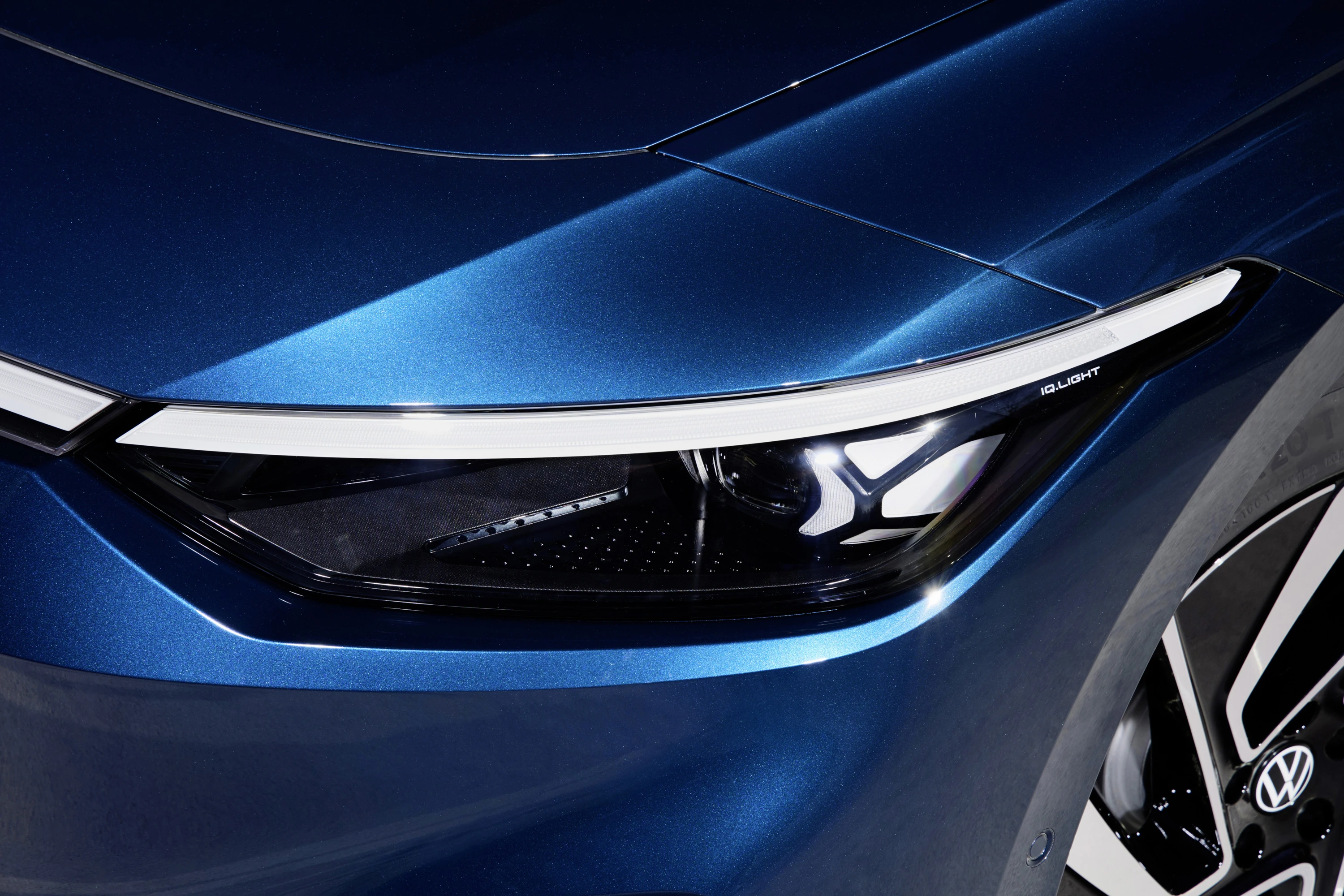 Volkswagen ID.7 Pure headlights view