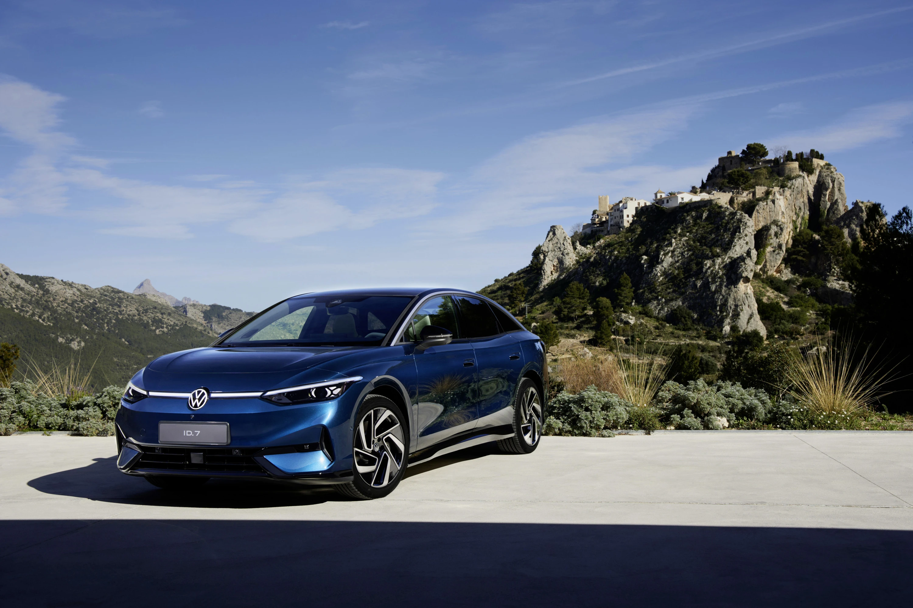 Volkswagen ID.7 Pure exterior view