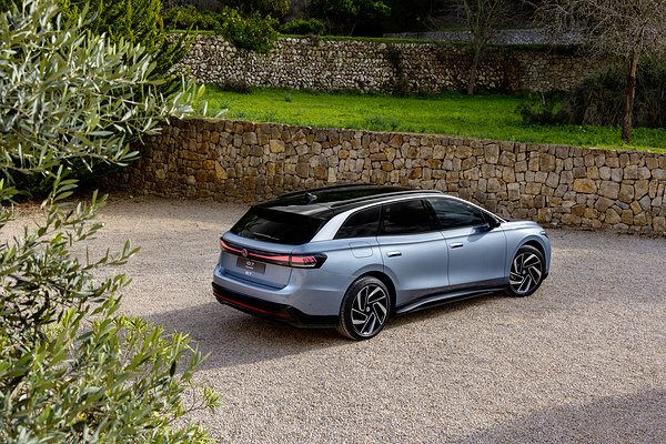 Volkswagen ID.7 Tourer Pro exterior view