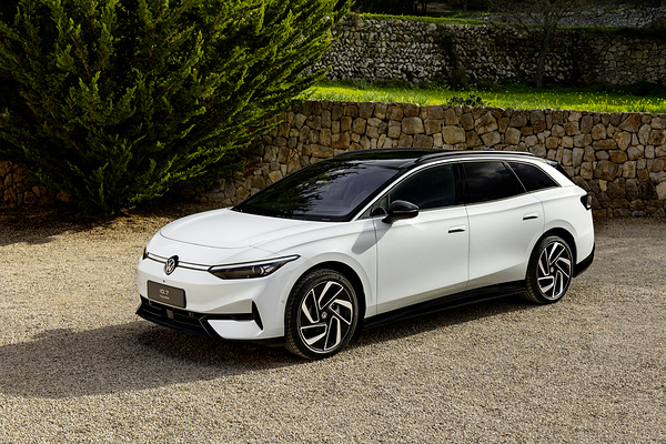 Volkswagen ID.7 Tourer Pro exterior view