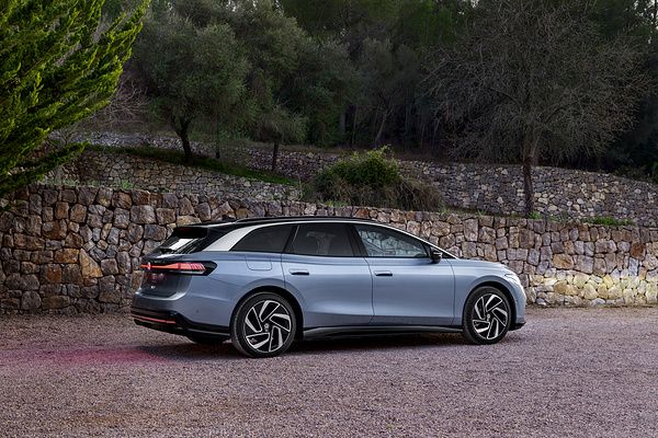 Volkswagen ID.7 Tourer Pro exterior view