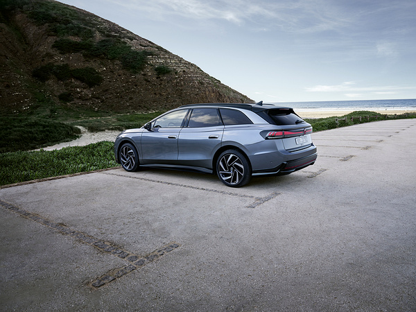 Volkswagen ID.7 Tourer Pro exterior view
