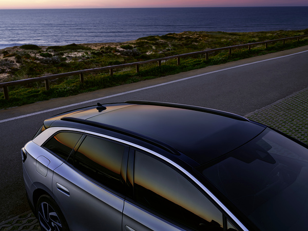 Volkswagen ID.7 Tourer Pro roof view