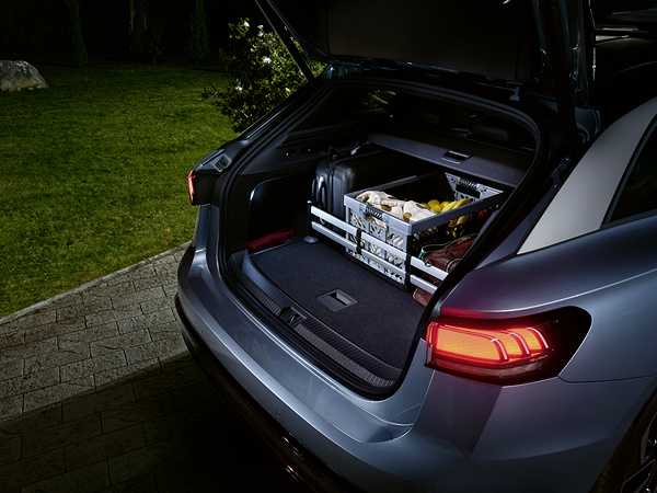 Volkswagen ID.7 Tourer Pro trunk view