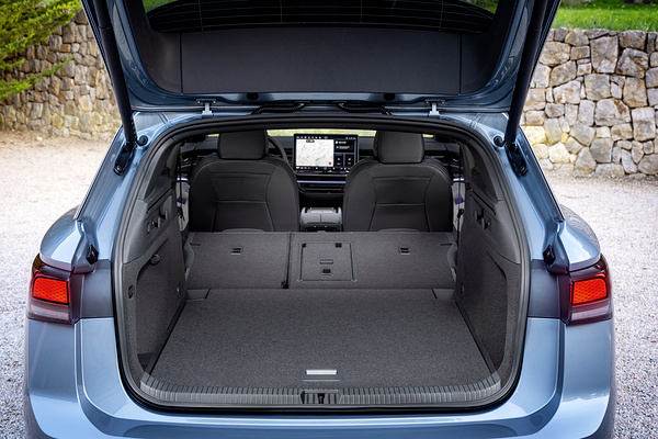 Volkswagen ID.7 Tourer Pro trunk view