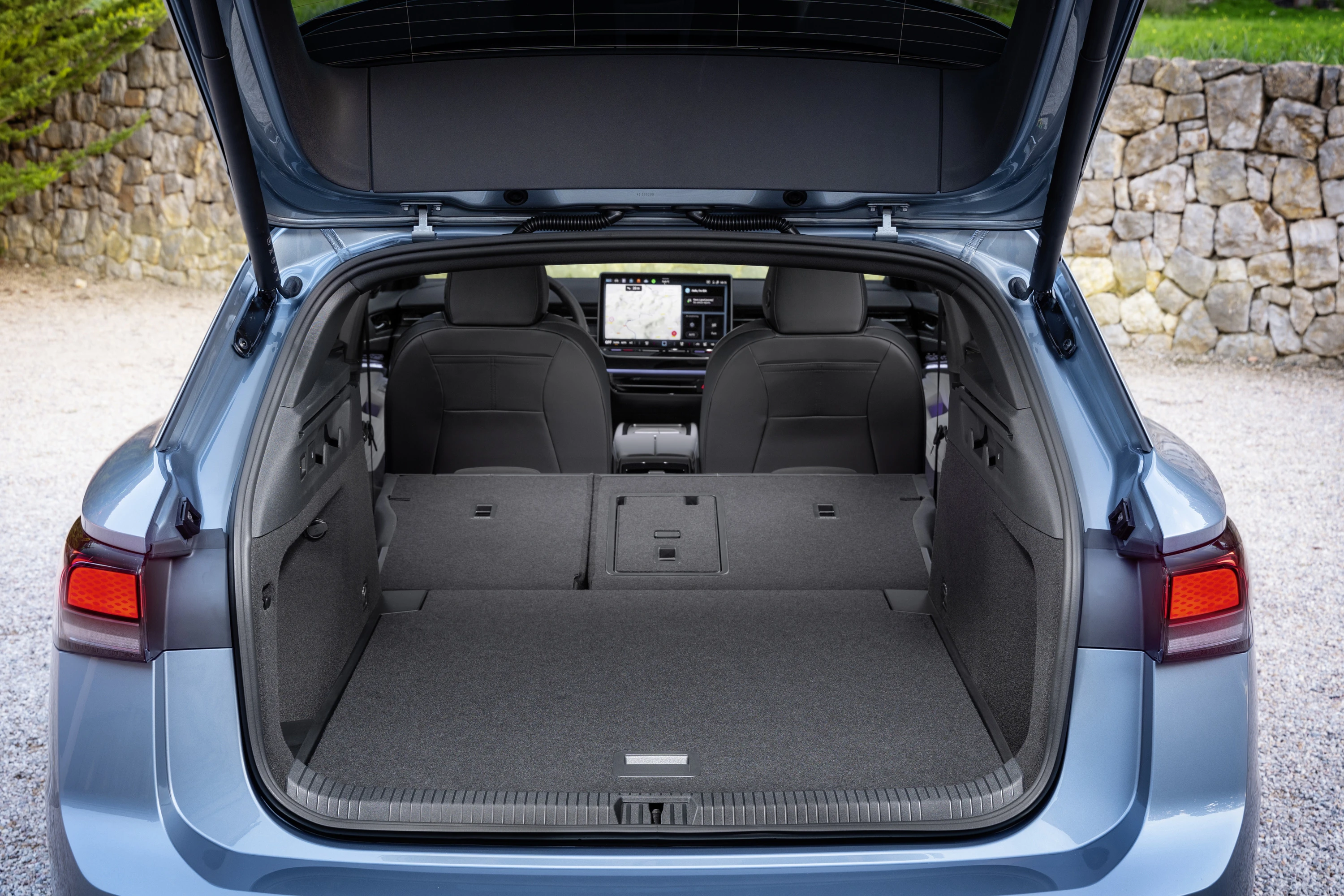 Volkswagen ID.7 Tourer Pro trunk view