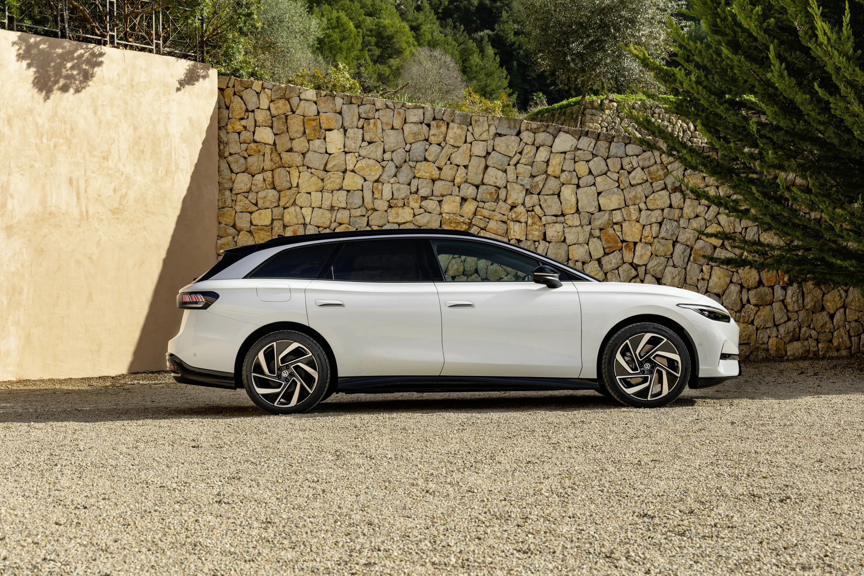 Volkswagen ID.7 Tourer Pro exterior view