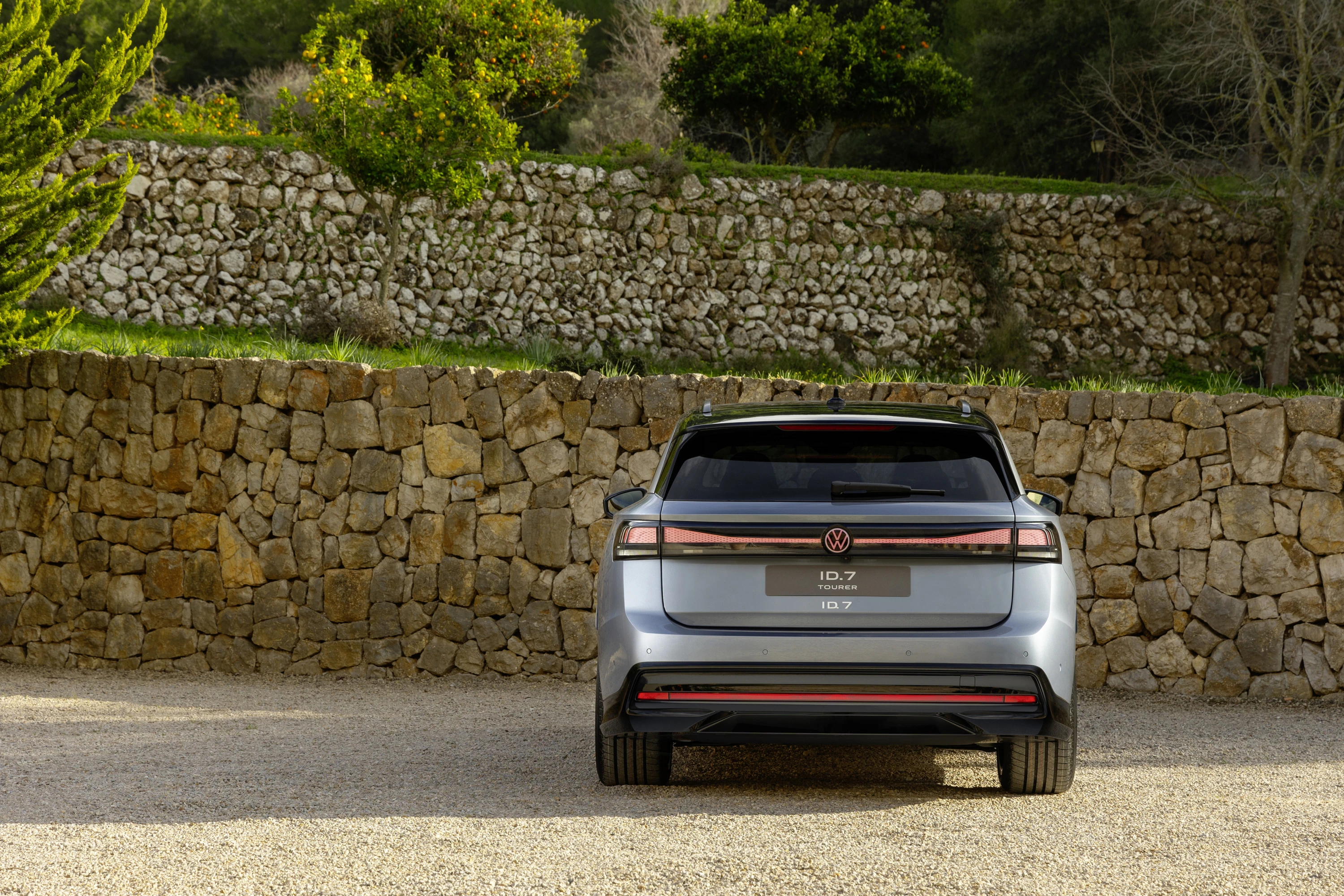 Volkswagen ID.7 Tourer Pro exterior view