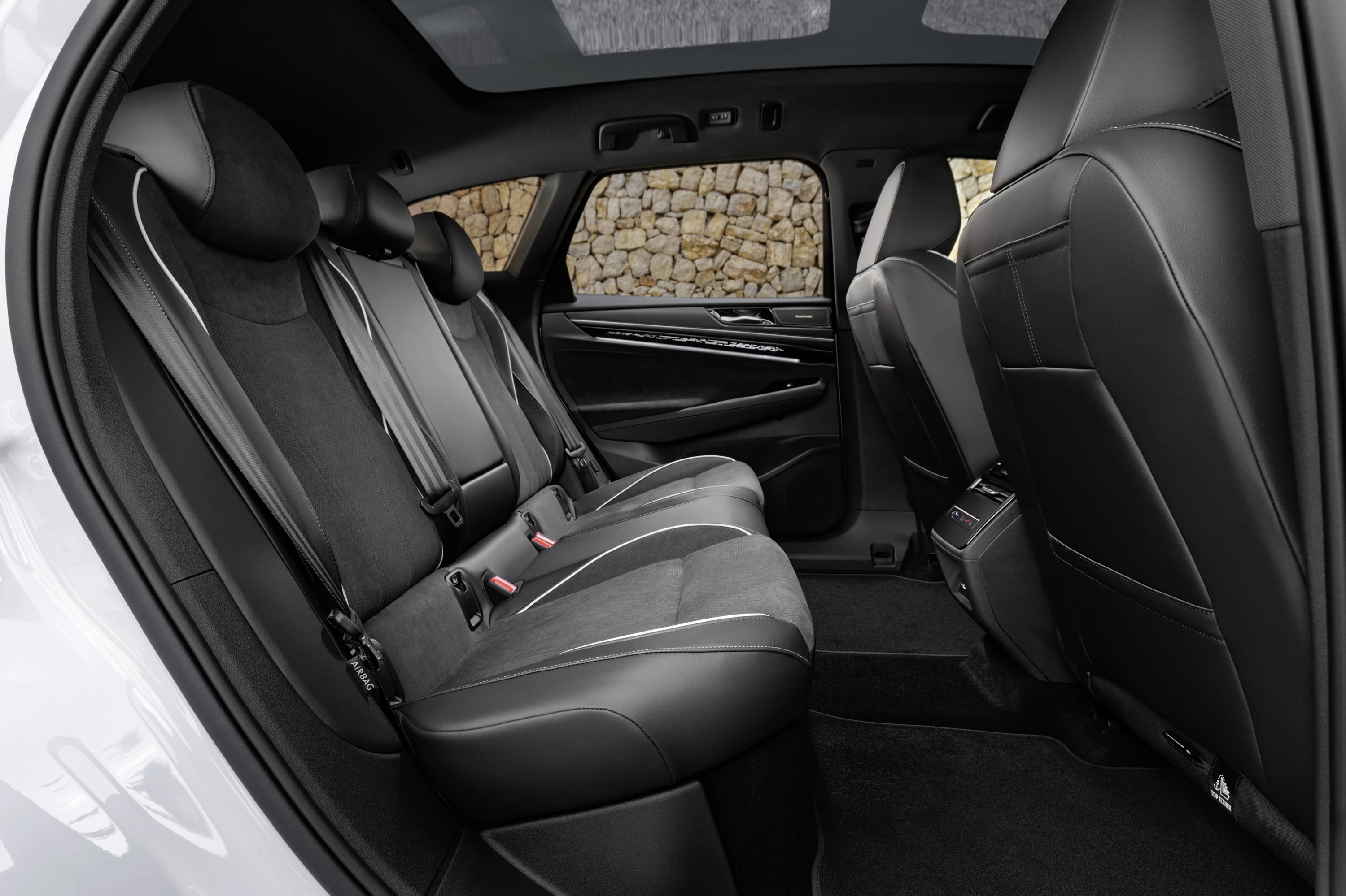 Volkswagen ID.7 Tourer Pro secondrowseats view