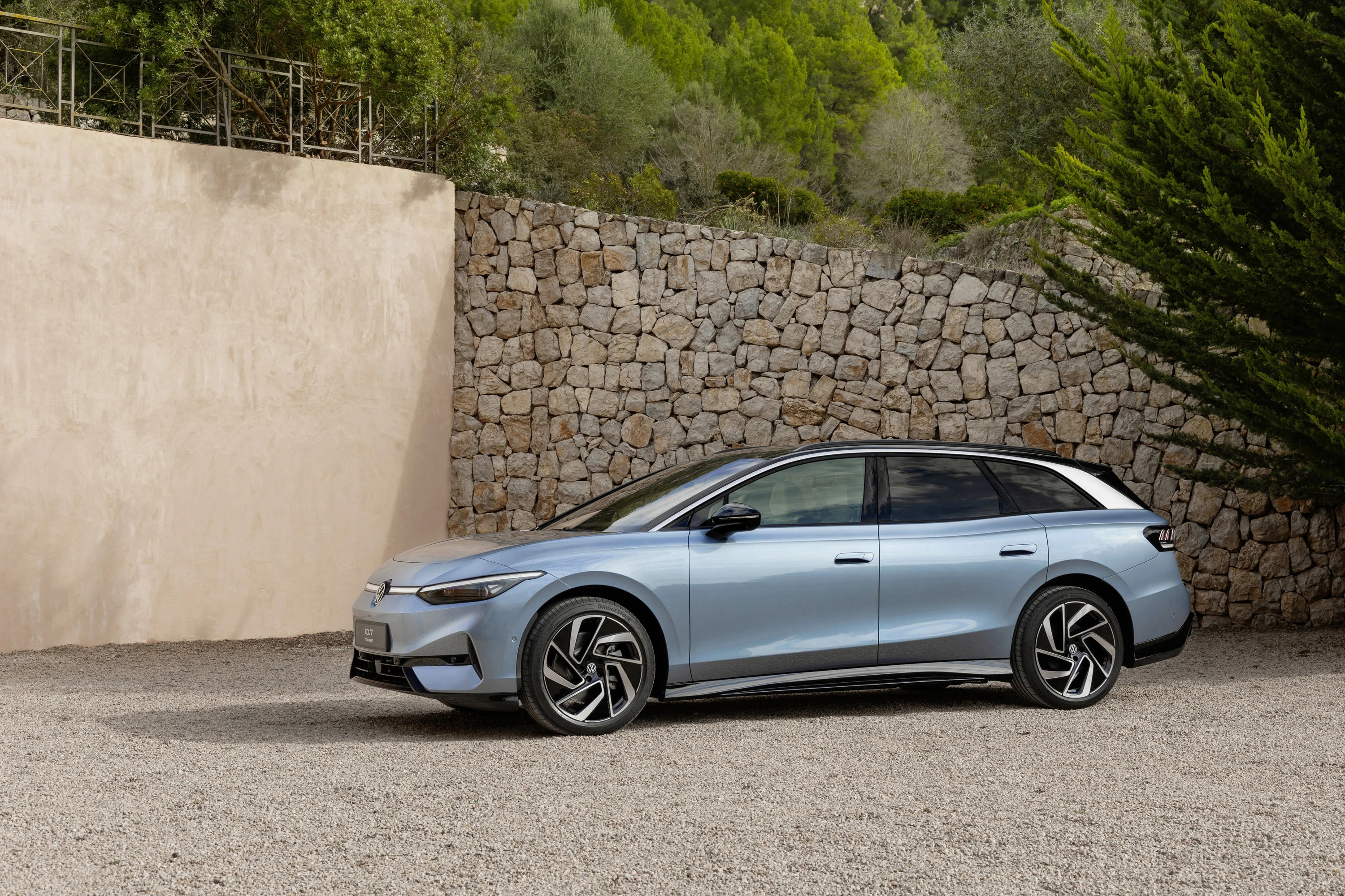 Volkswagen ID.7 Tourer Pro S exterior view