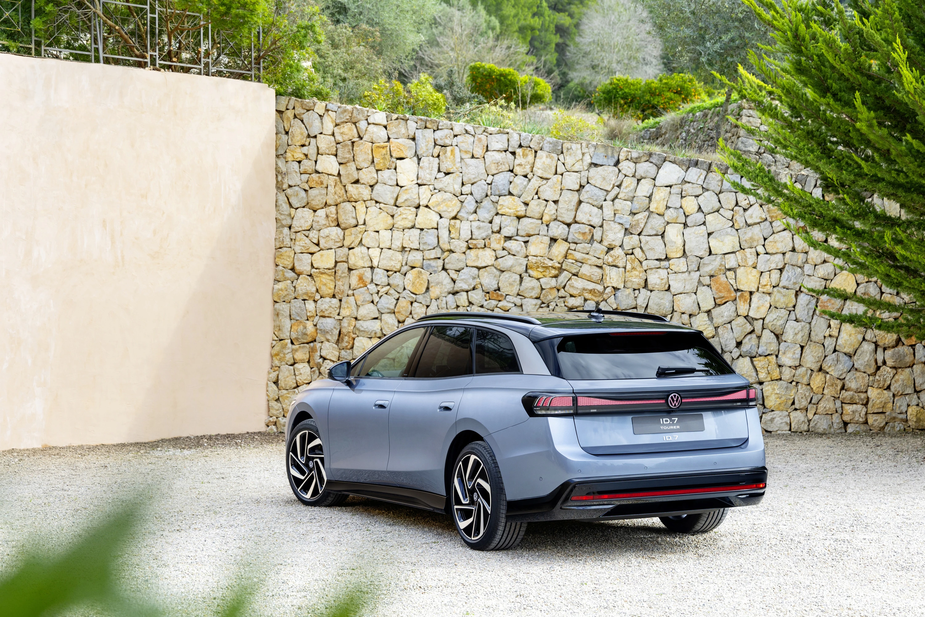 Volkswagen ID.7 Tourer Pro S exterior view