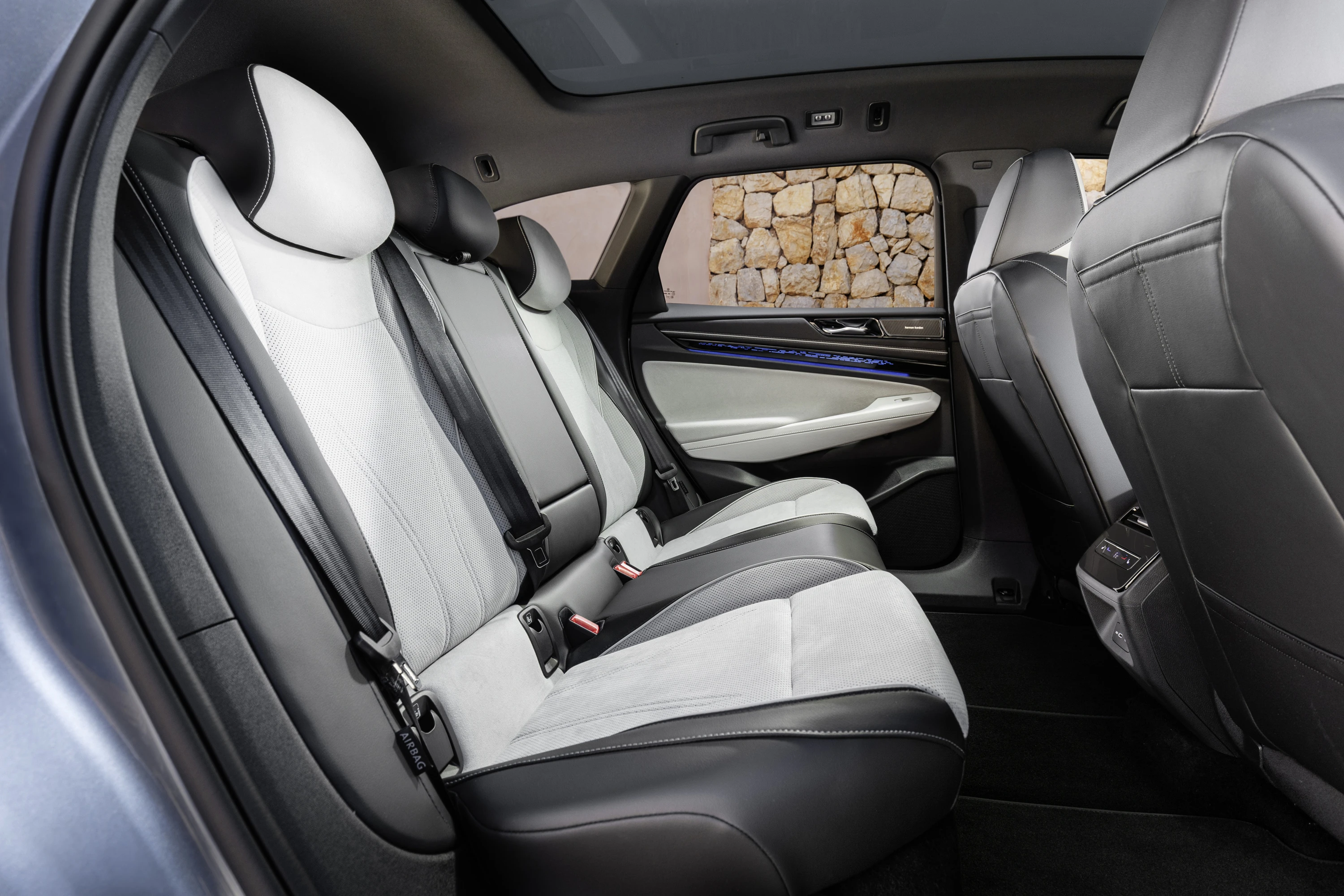 Volkswagen ID.7 Tourer Pro S secondrowseats view