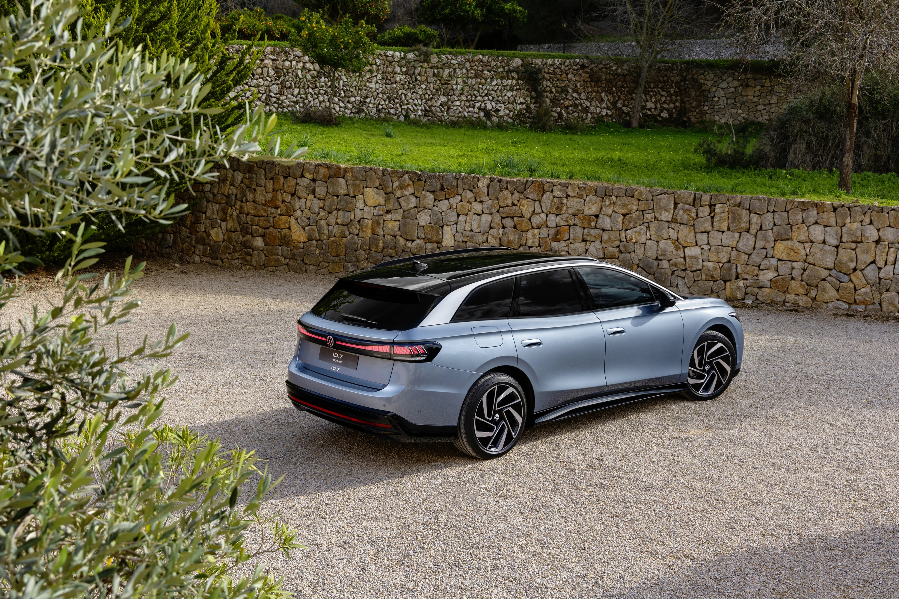 Volkswagen ID.7 Tourer Pro S exterior view