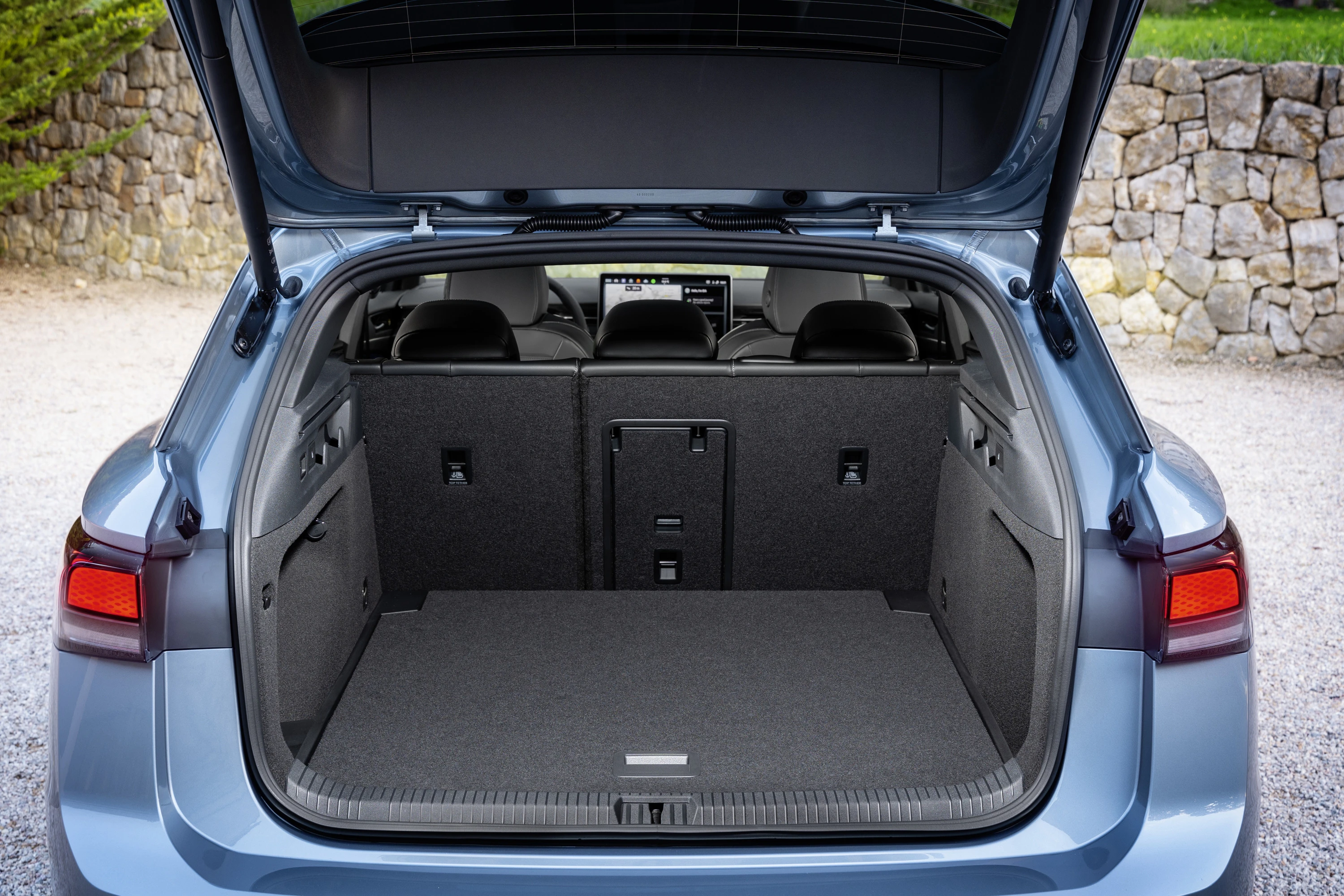 Volkswagen ID.7 Tourer Pro S trunk view