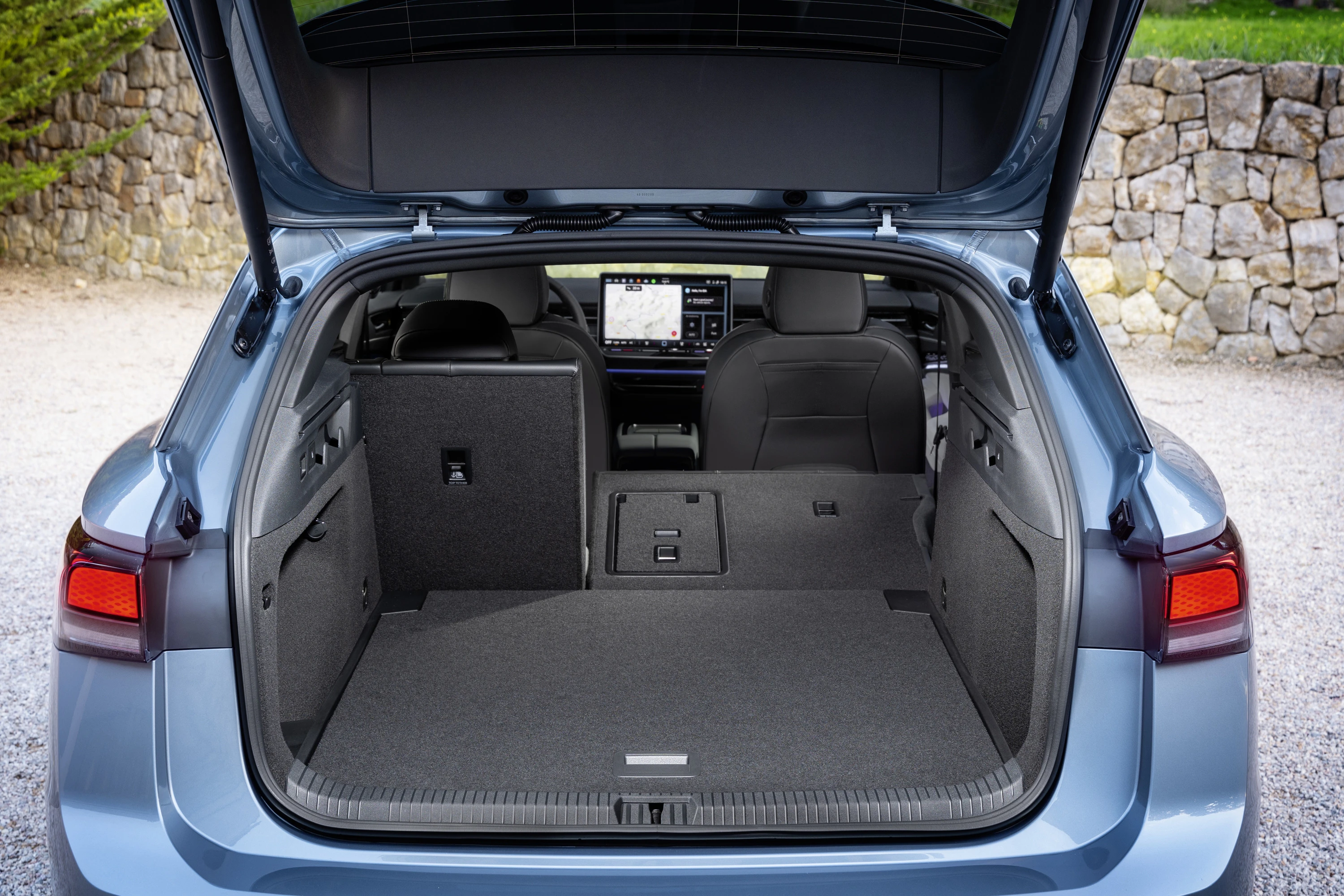 Volkswagen ID.7 Tourer Pro S trunk view