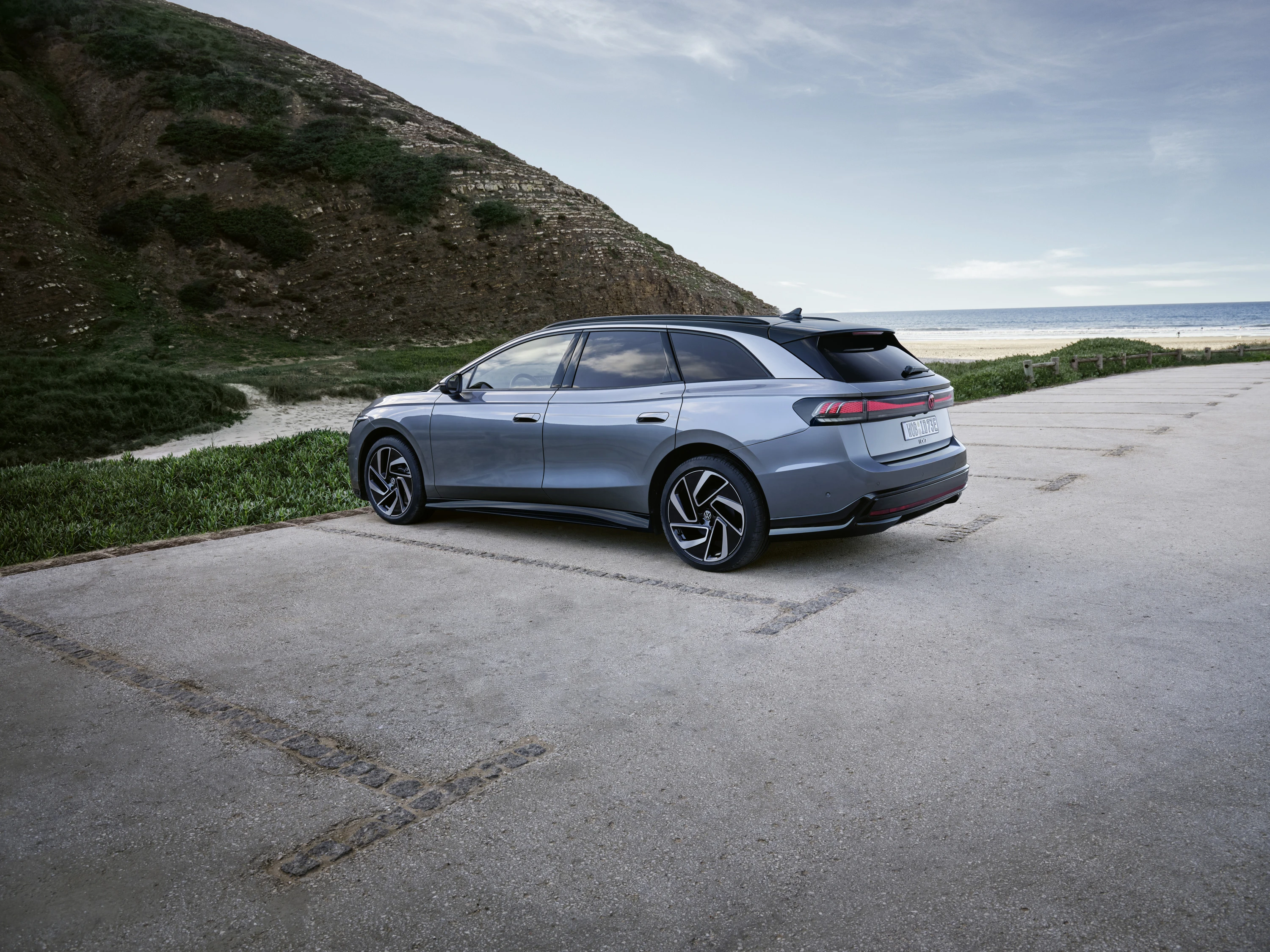 Volkswagen ID.7 Tourer Pro S exterior view