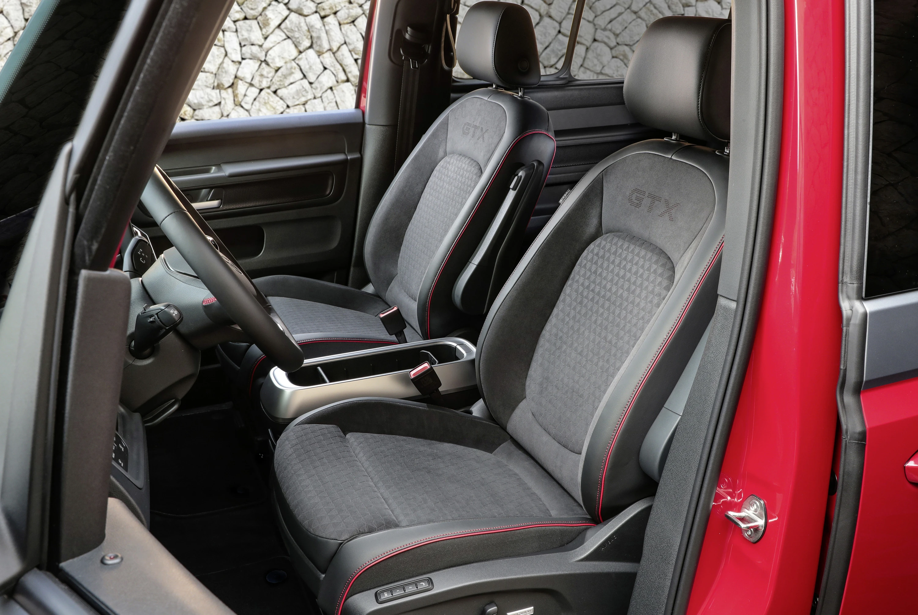 Volkswagen ID. Buzz GTX frontseats view