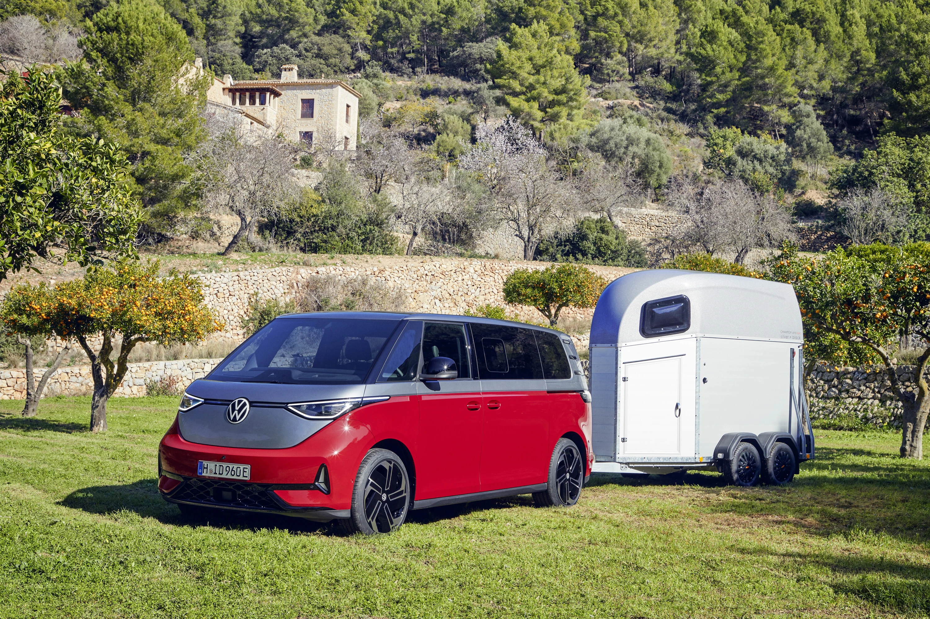 Volkswagen ID. Buzz GTX trailer view