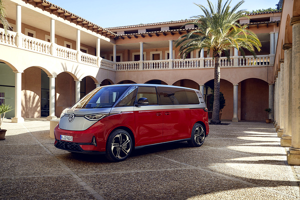 Volkswagen ID. Buzz GTX LWB exterior view