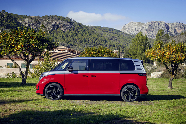 Volkswagen ID. Buzz GTX LWB exterior view