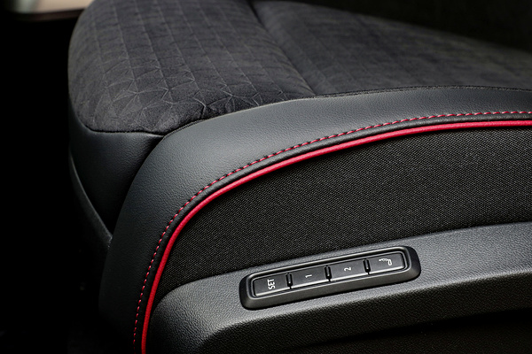 Volkswagen ID. Buzz GTX LWB frontseats view