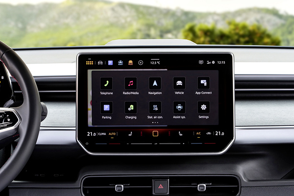 Volkswagen ID. Buzz GTX LWB screens view
