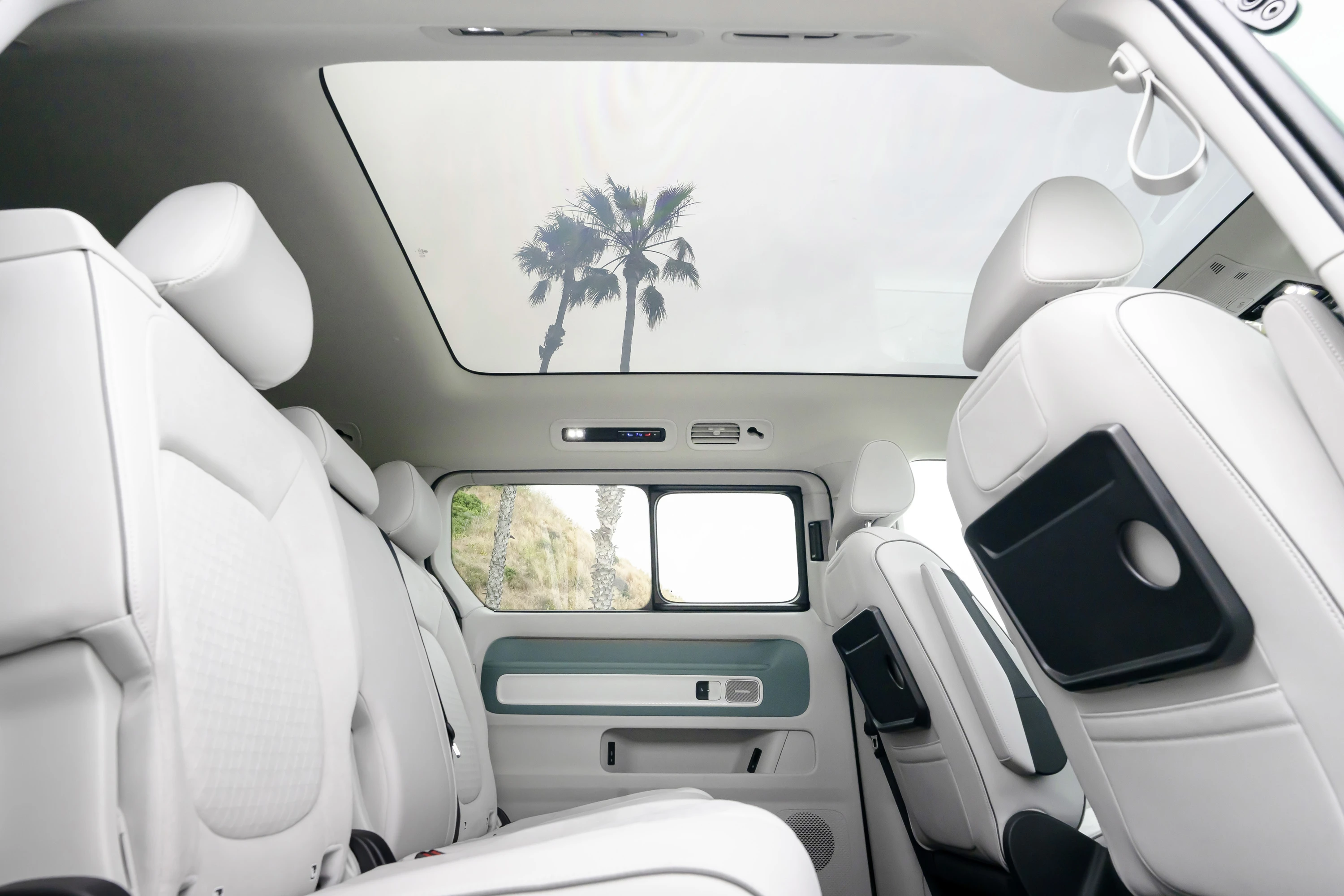 Volkswagen ID. Buzz LWB Pro 4MOTION 86 kWh secondrowseats view