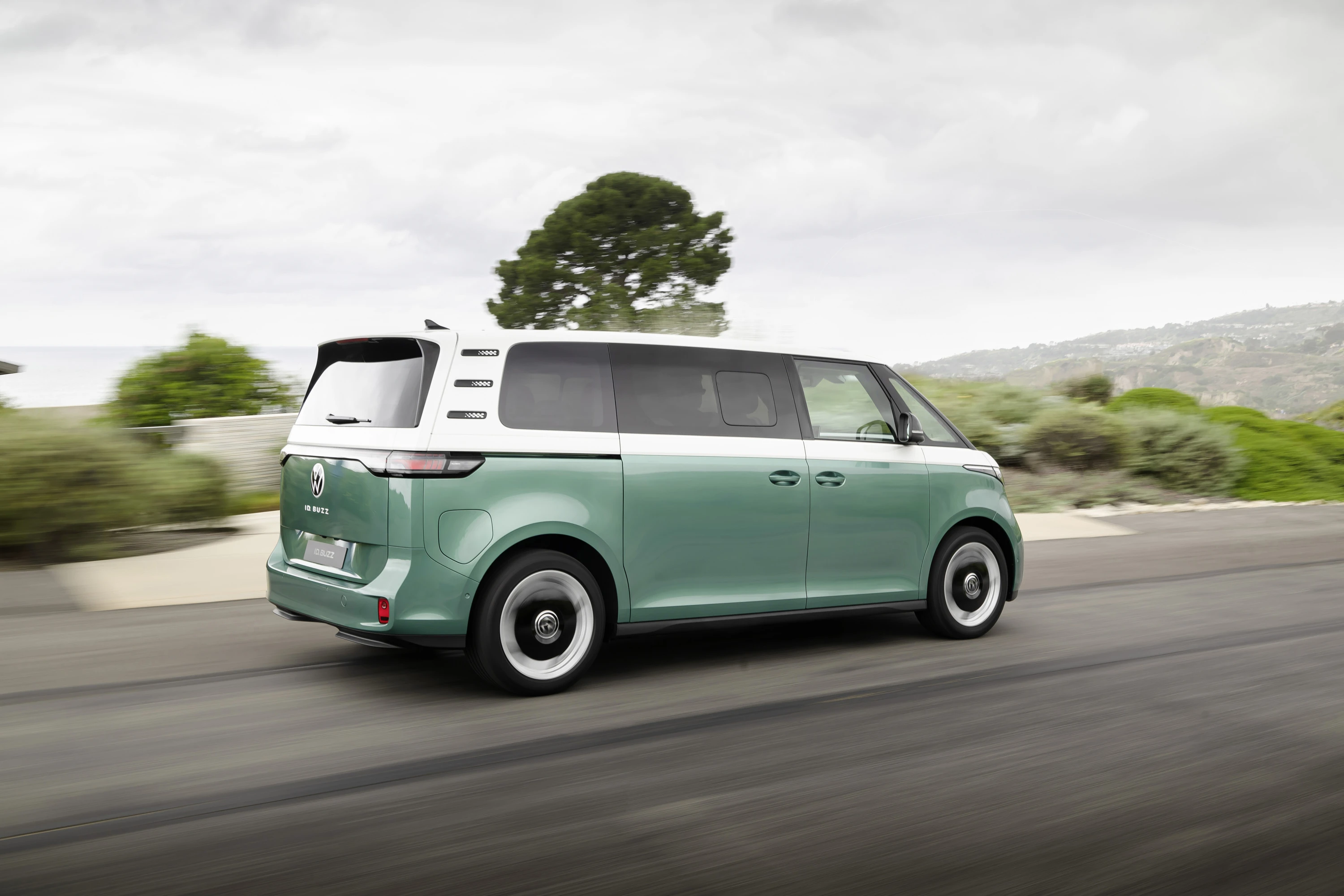 Volkswagen ID. Buzz LWB Pro 4MOTION 86 kWh exterior view