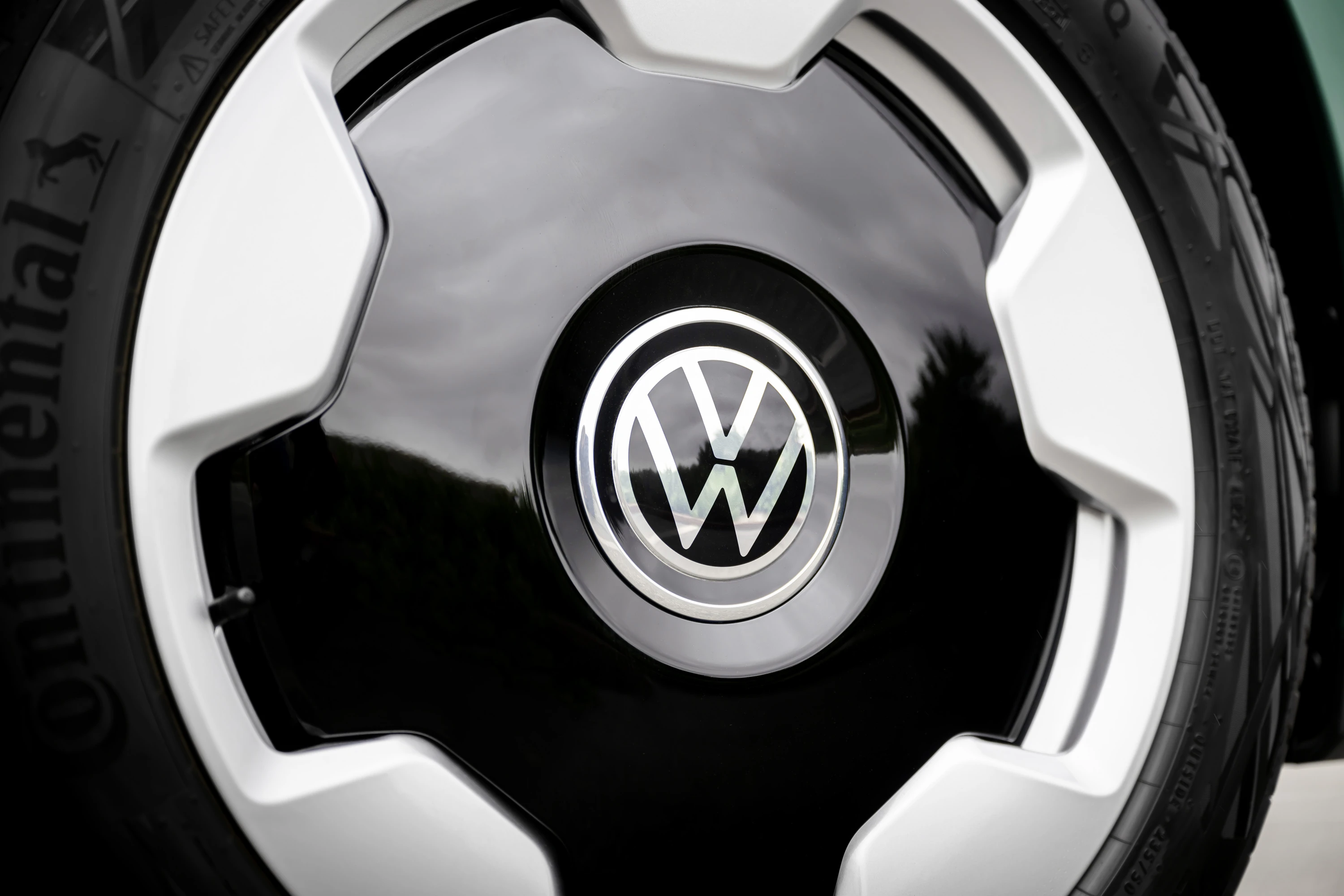 Volkswagen ID. Buzz LWB Pro 86 kWh wheels view