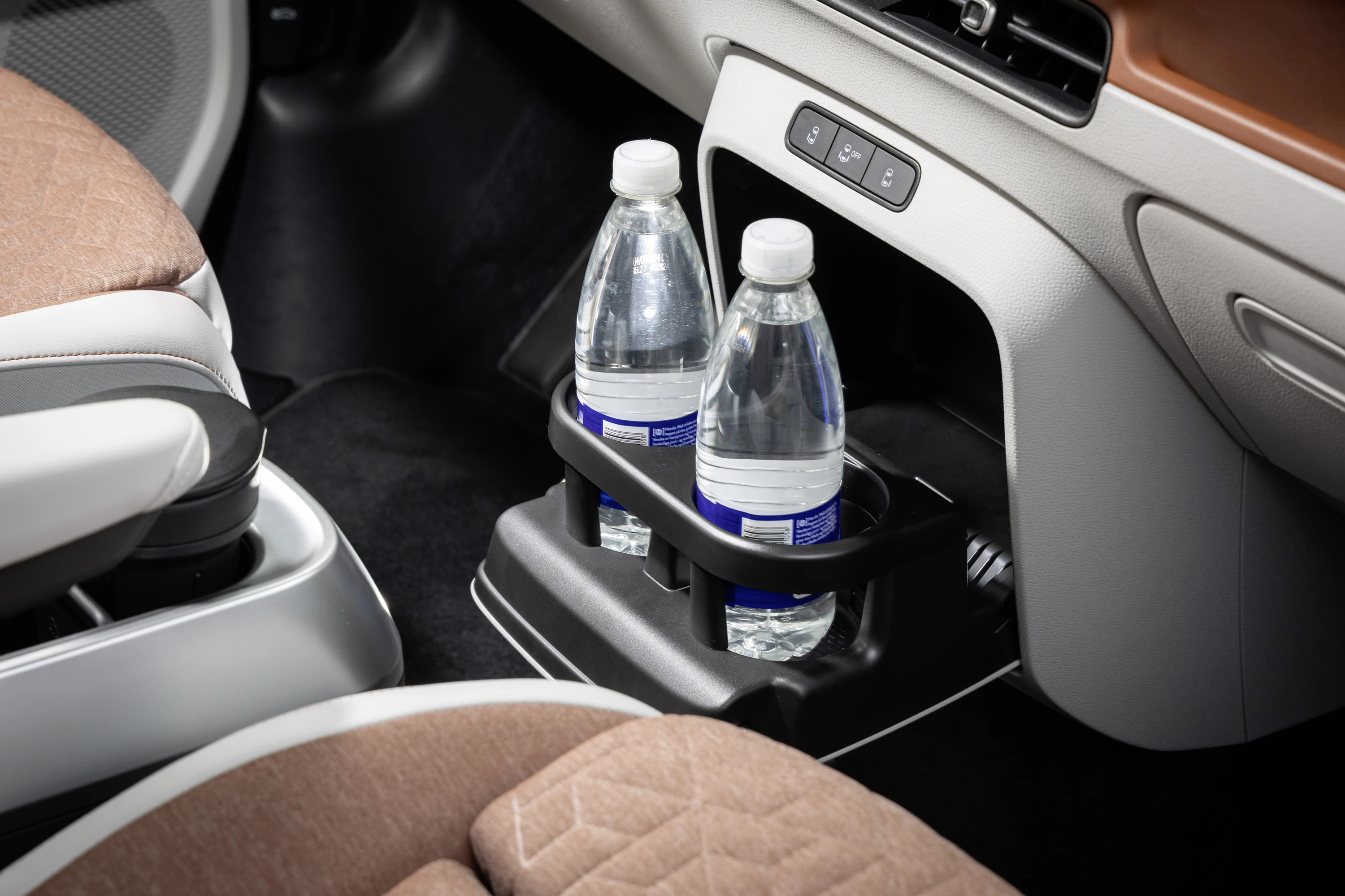 Volkswagen ID. Buzz Pro 82 kWh interior view