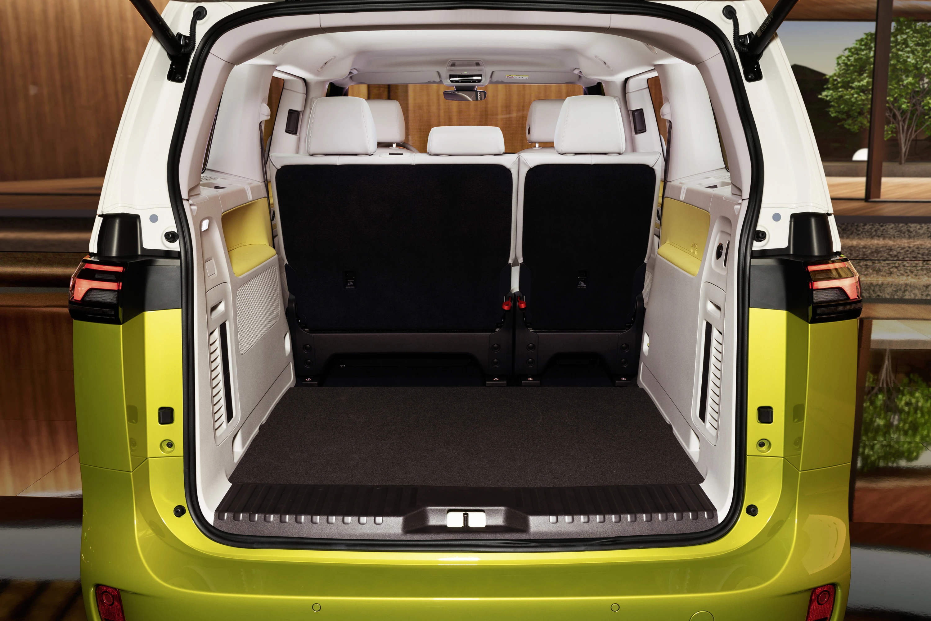 Volkswagen ID. Buzz Pro 82 kWh trunk view