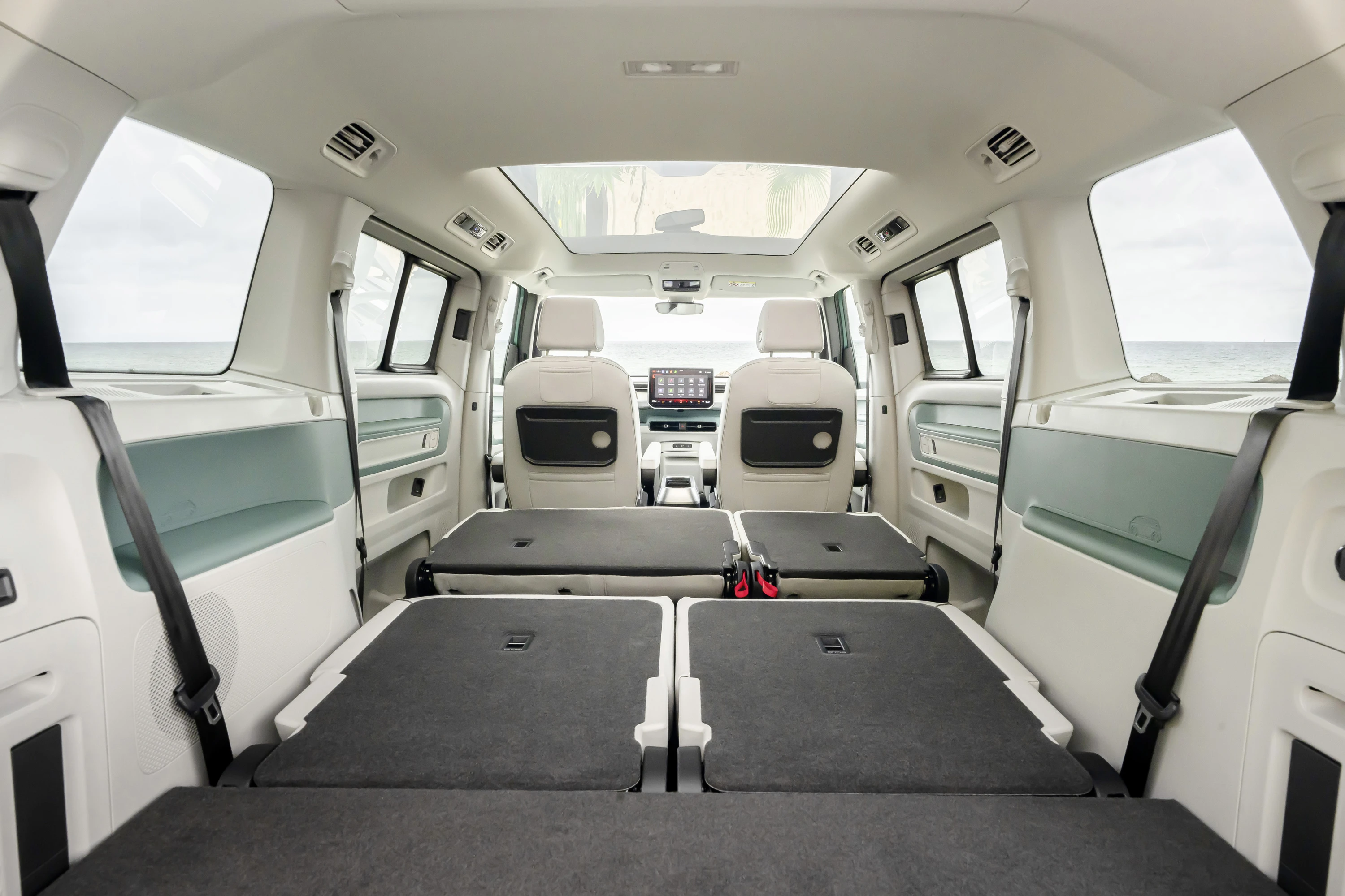 Volkswagen ID. Buzz Pro LWB trunk view
