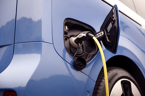 Volkswagen ID. Buzz Pro LWB charging view