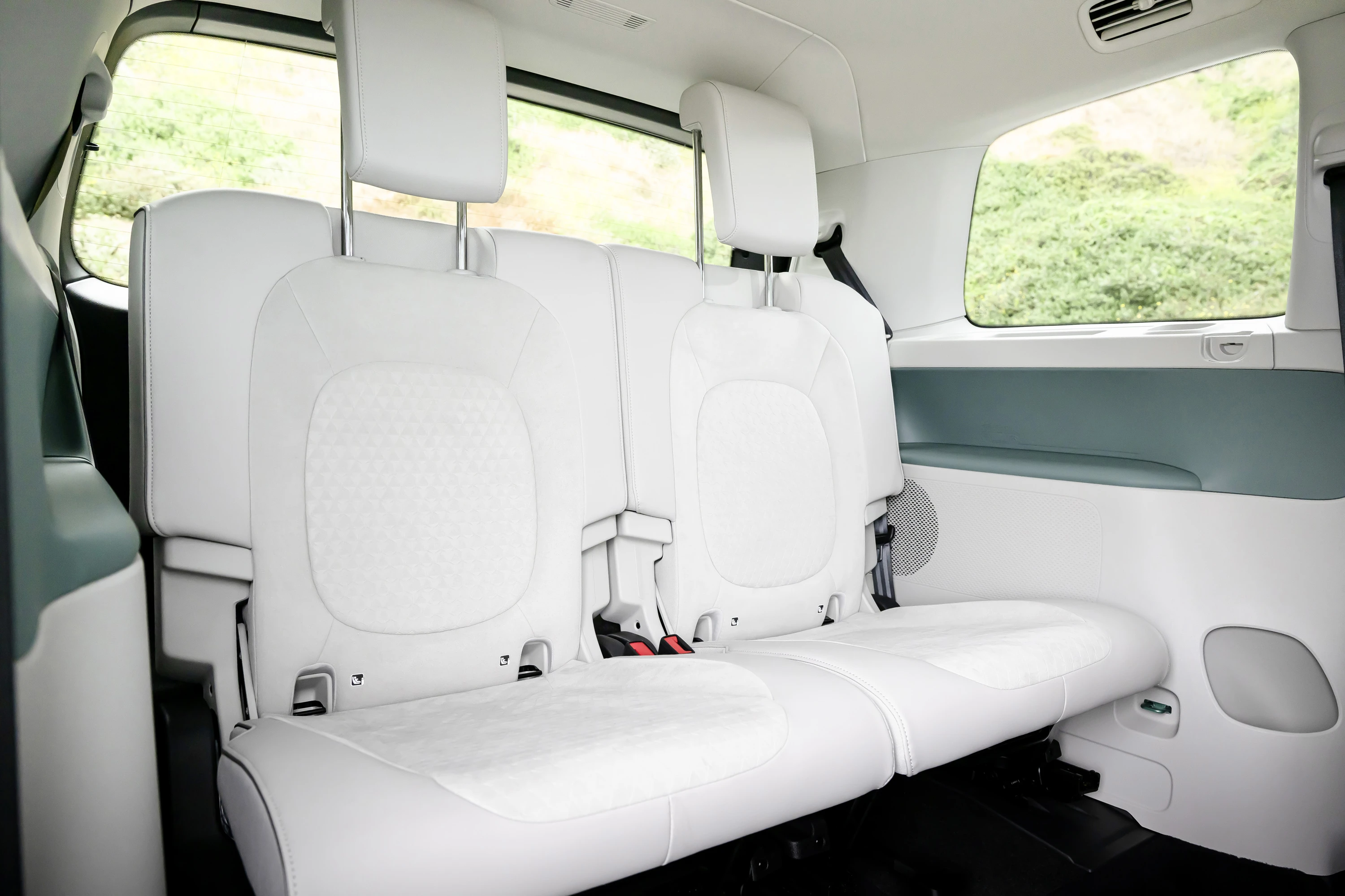 Volkswagen ID. Buzz Pro LWB thirdrowseats view