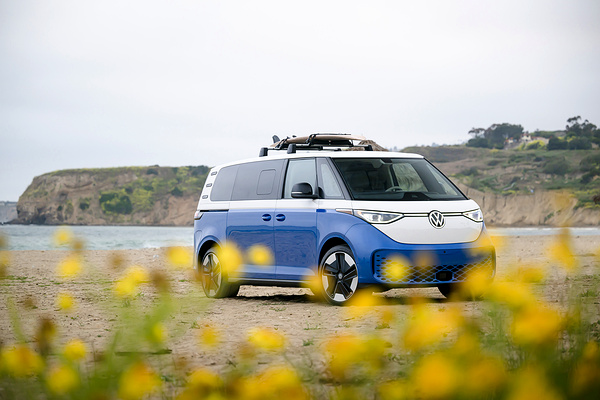 Volkswagen ID. Buzz Pro LWB exterior view