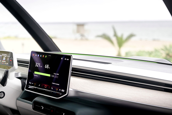 Volkswagen ID. Buzz Pro LWB screens view