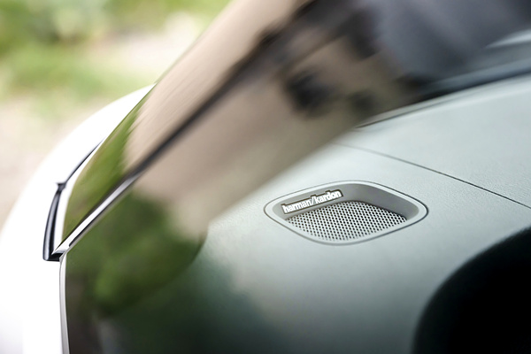 Volkswagen ID. Buzz Pro LWB speakers view