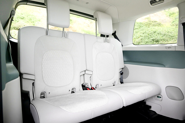 Volkswagen ID. Buzz Pro LWB thirdrowseats view