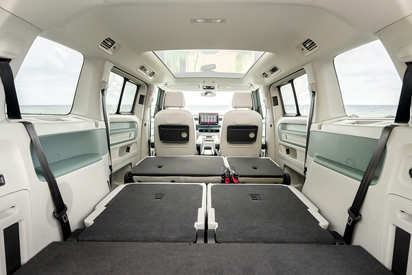 Volkswagen ID. Buzz Pro LWB trunk view