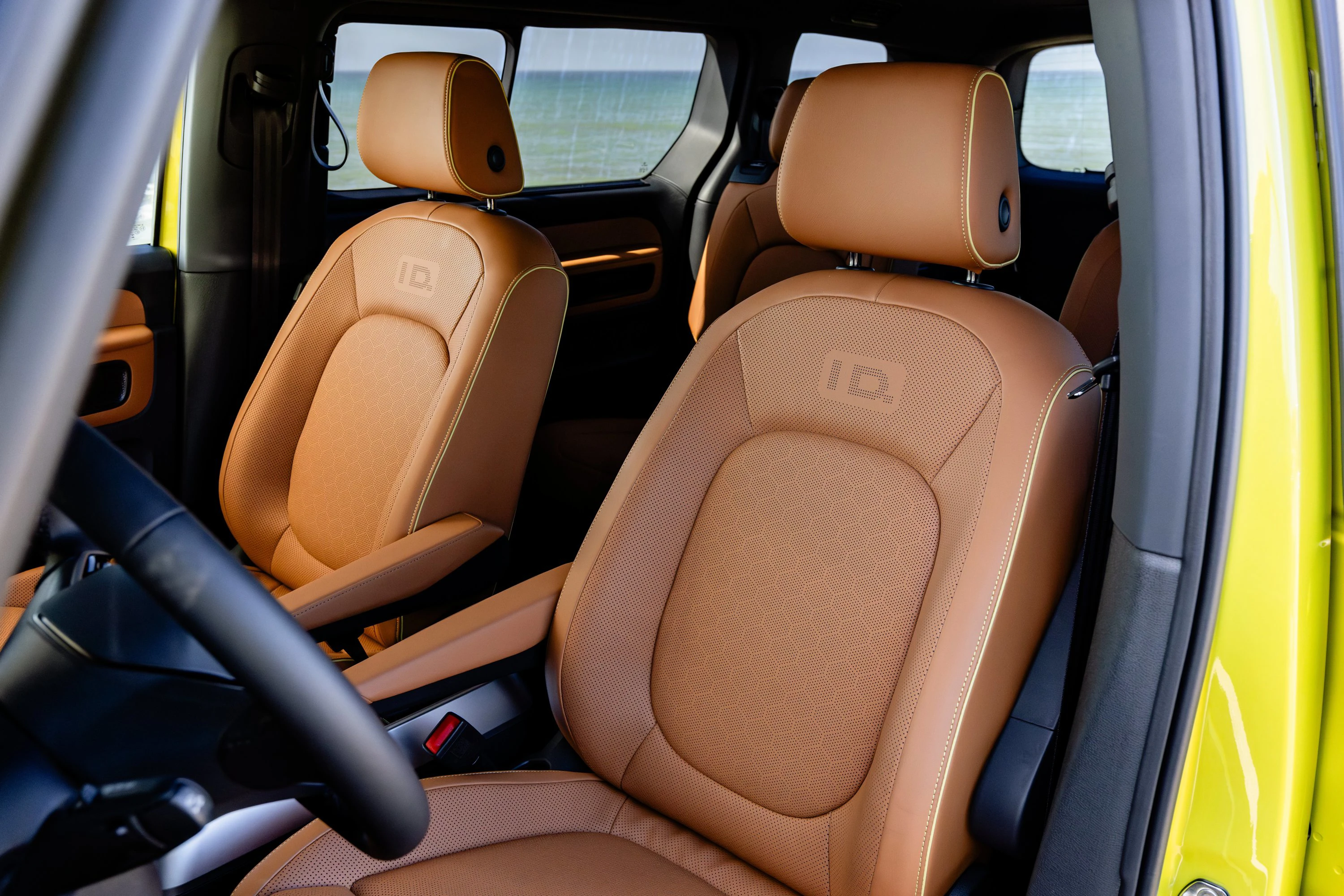 Volkswagen ID. Buzz Pro S 4MOTION LWB frontseats view