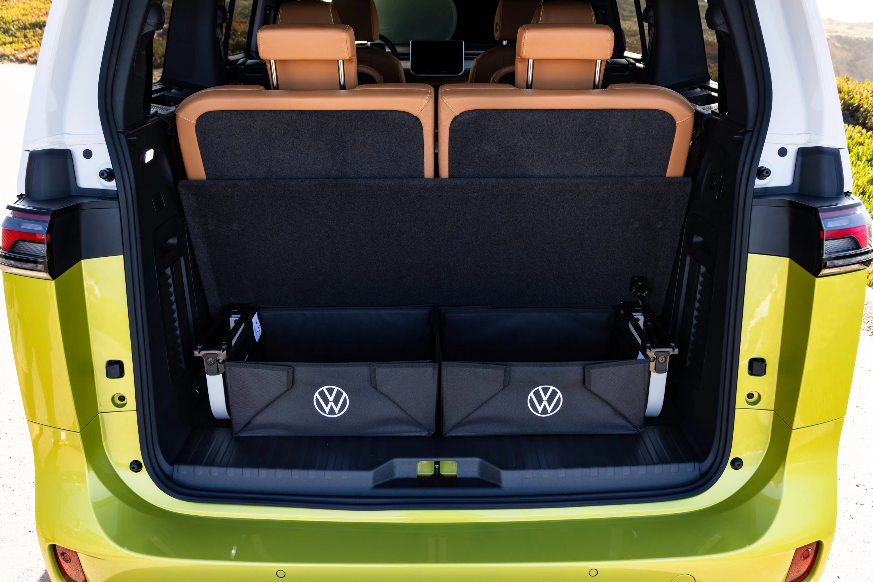 Volkswagen ID. Buzz Pro S 4MOTION LWB trunk view