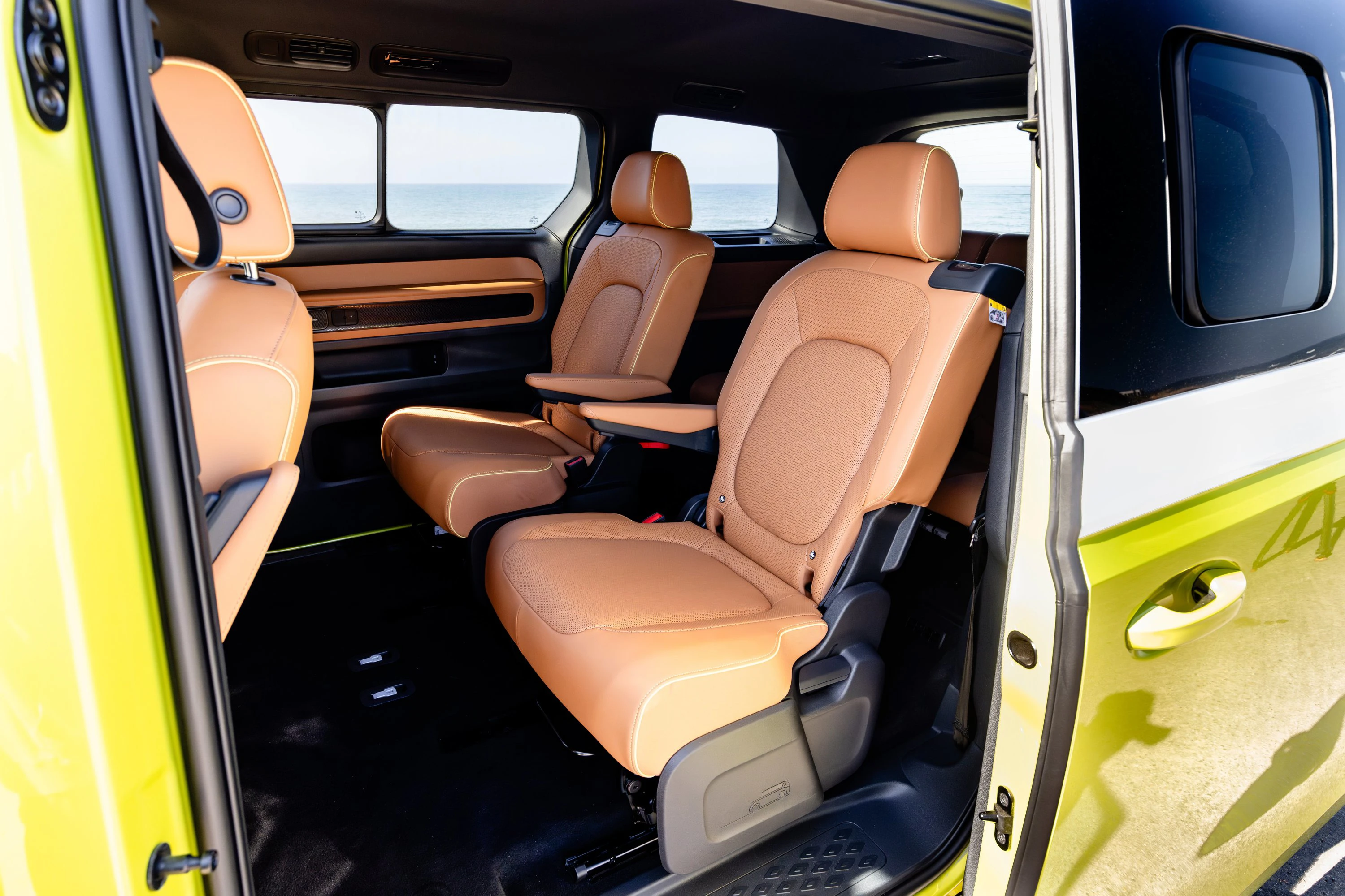 Volkswagen ID. Buzz Pro S 4MOTION LWB secondrowseats view