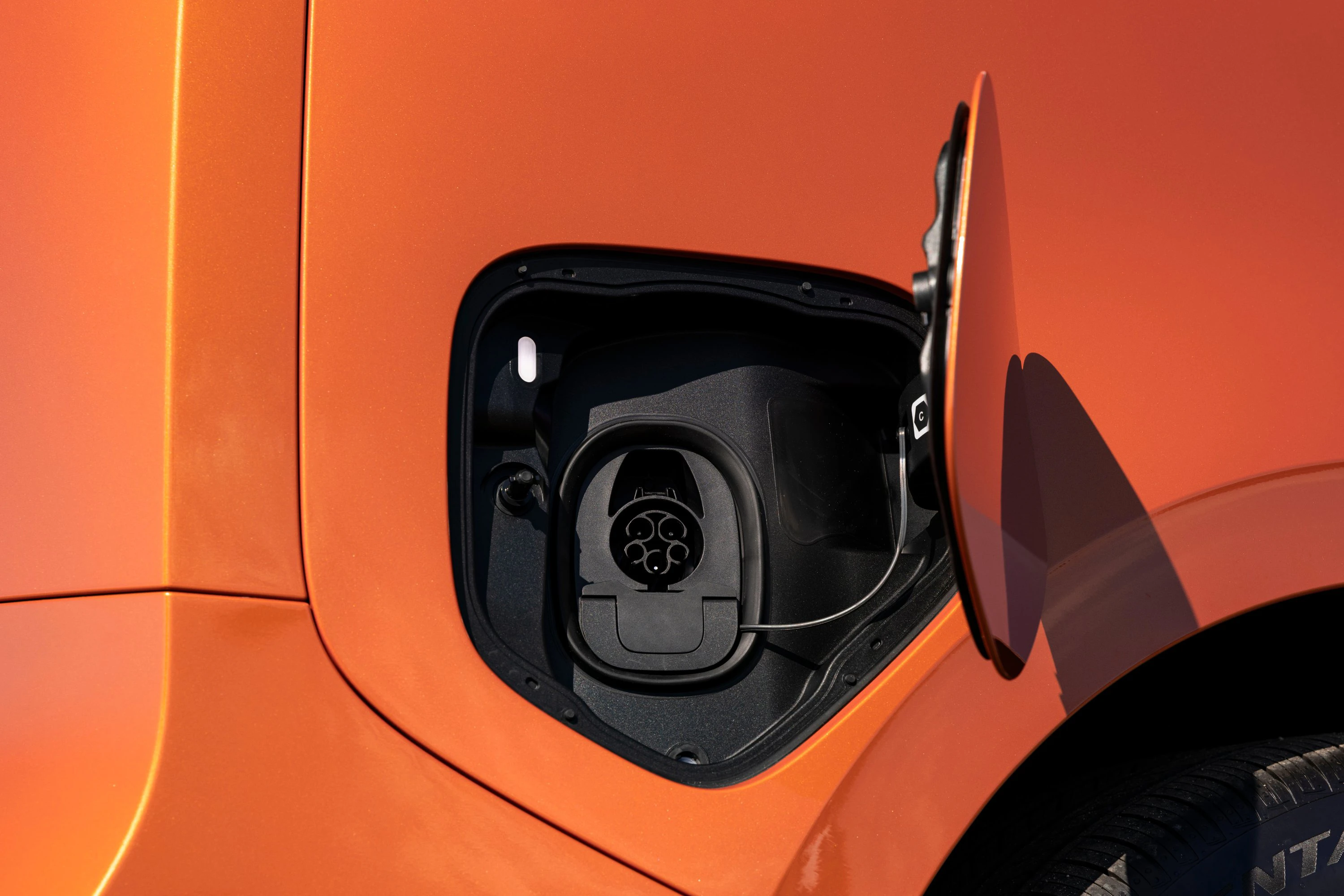 Volkswagen ID. Buzz Pro S 4MOTION LWB chargeport view