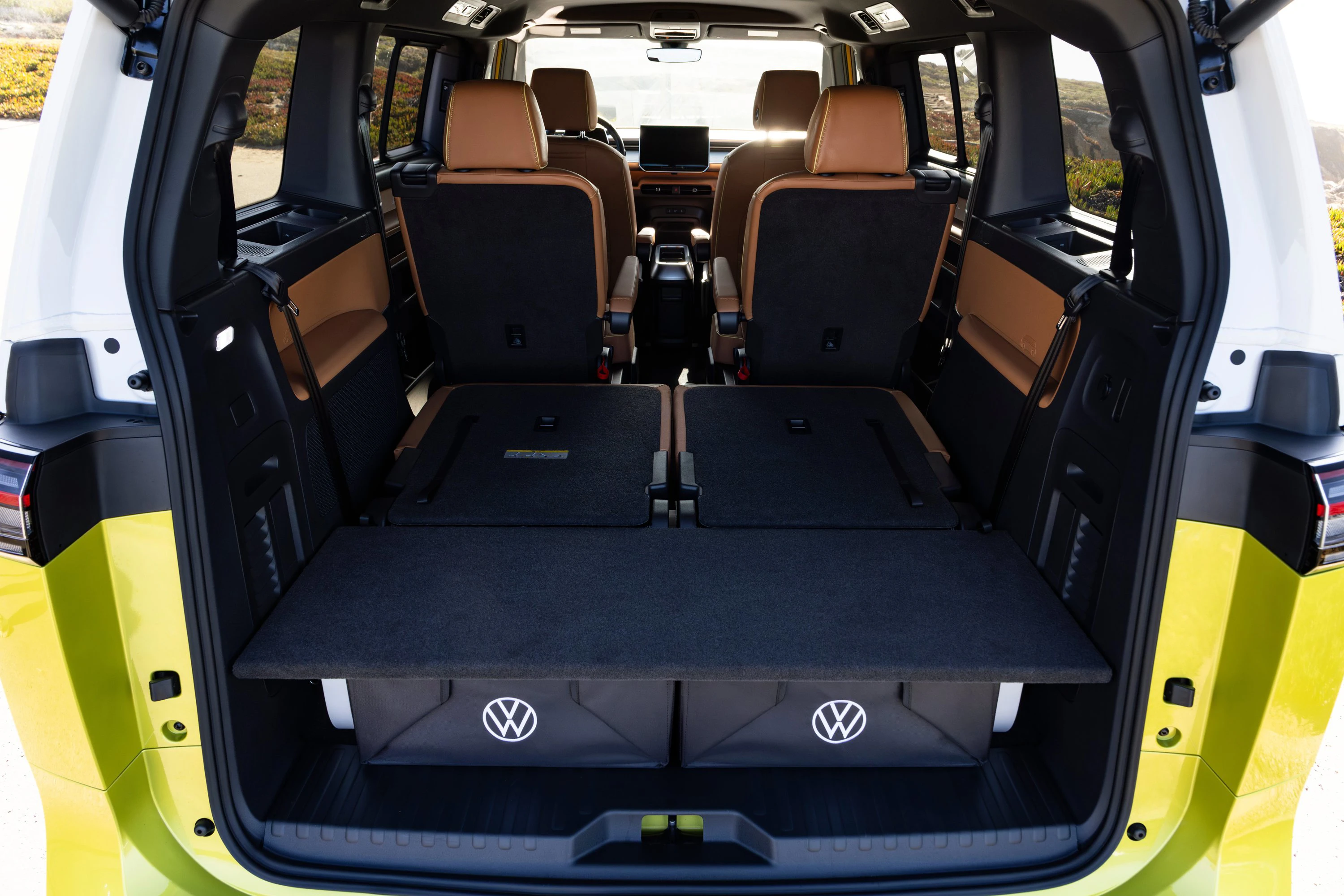 Volkswagen ID. Buzz Pro S 4MOTION LWB trunk view