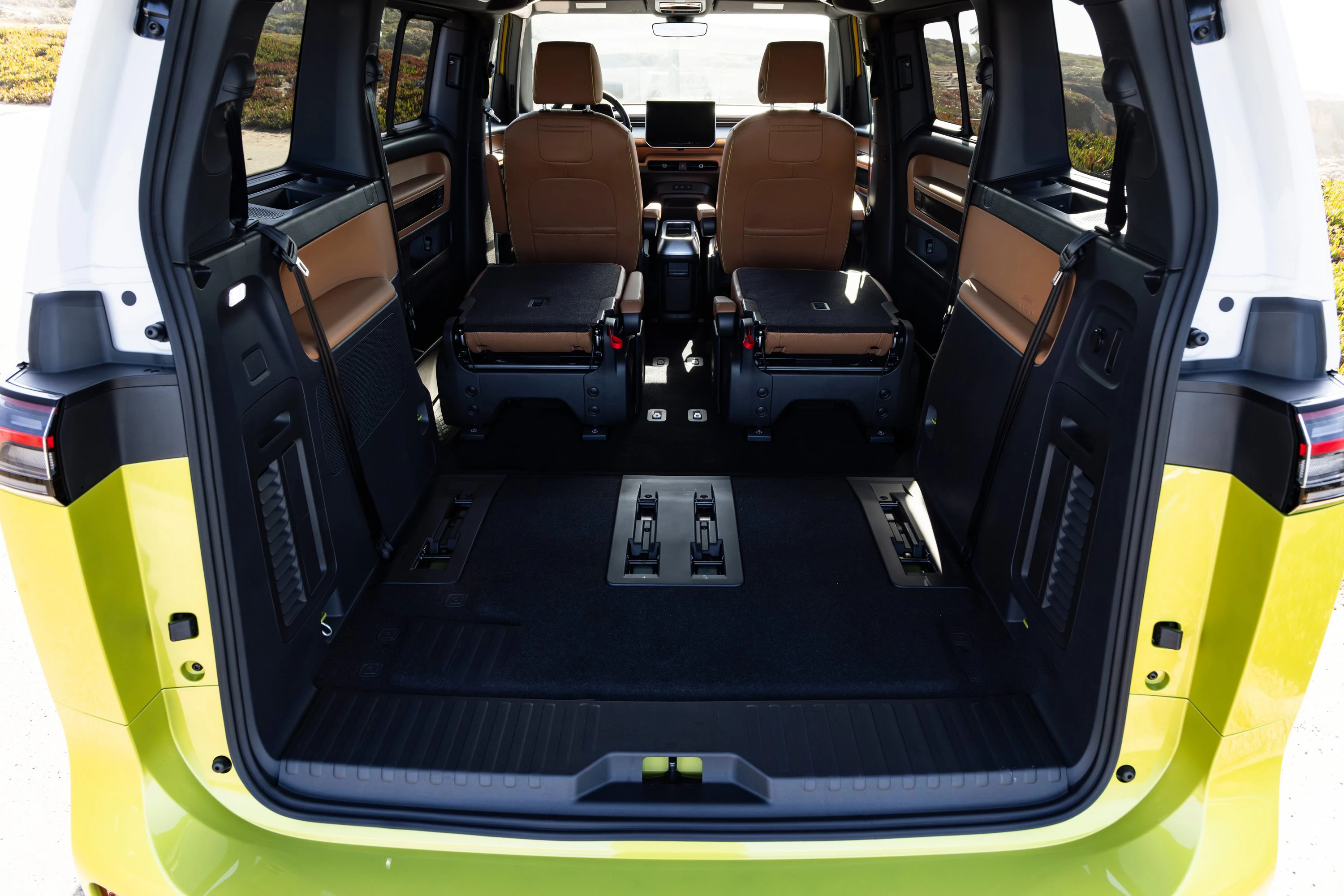 Volkswagen ID. Buzz Pro S 4MOTION LWB trunk view