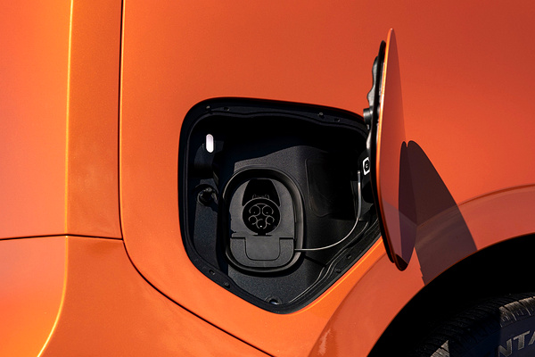 Volkswagen ID. Buzz Pro S 4MOTION LWB chargeport view