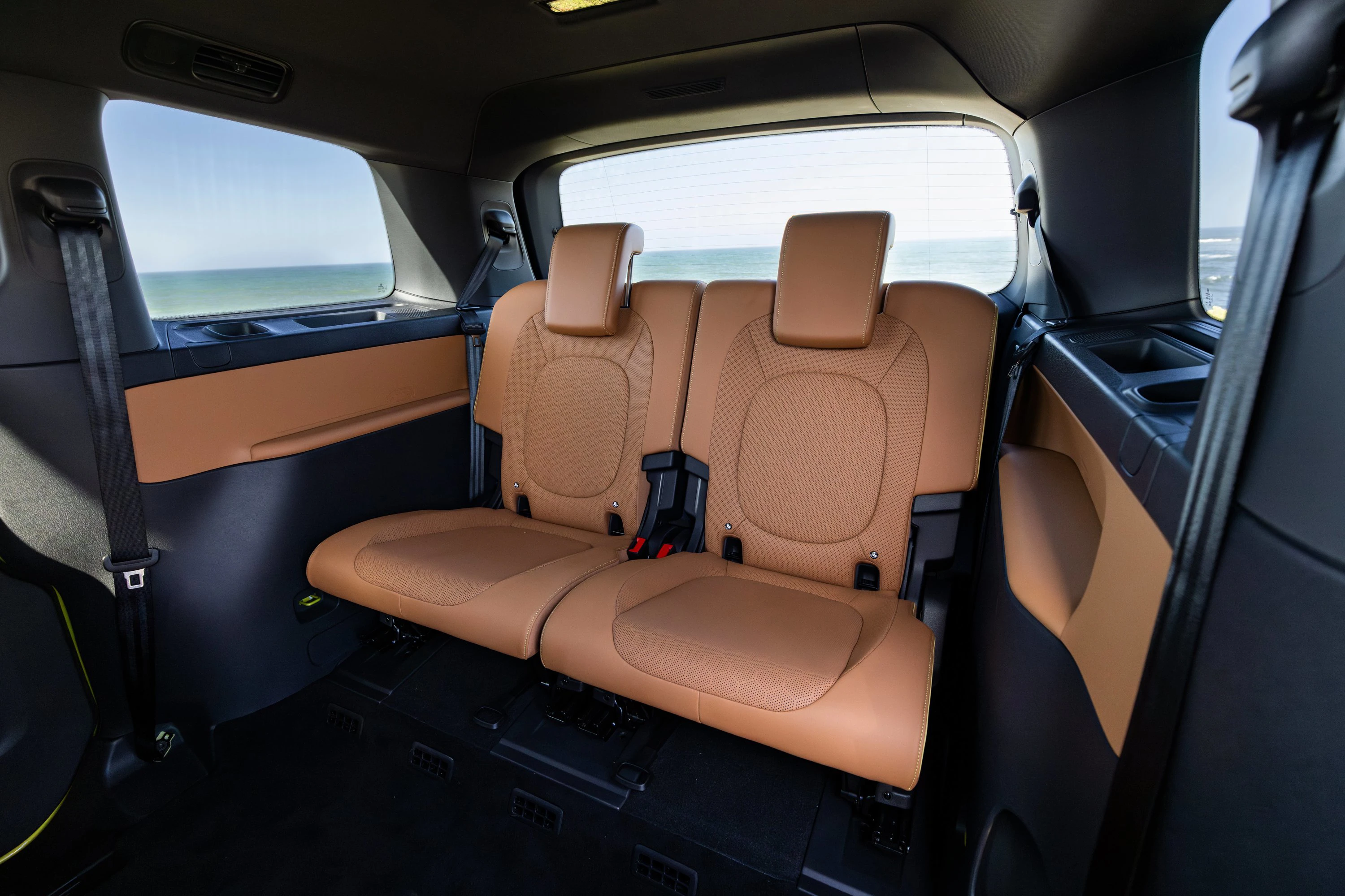 Volkswagen ID. Buzz Pro S 4MOTION LWB thridrowseats view
