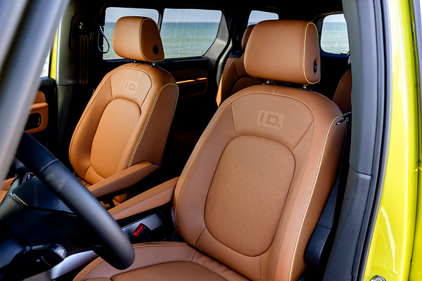 Volkswagen ID. Buzz Pro S 4MOTION LWB frontseats view