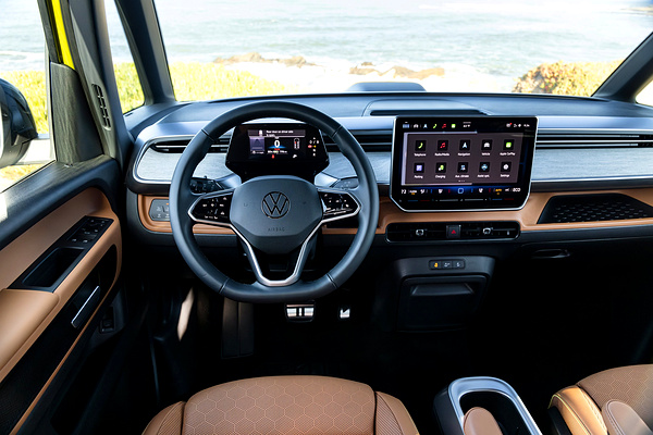Volkswagen ID. Buzz Pro S 4MOTION LWB screens view